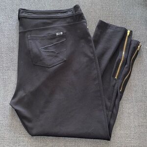 Seven7 Luxe Black with Gold Ankle Zip Jeggings/ Pants/ Slacks Size 20